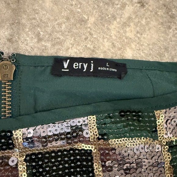 Very J Green and Gold Sequin Mini Skirt - Picture 2 of 3